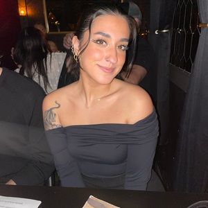 Meet your Posher, Kayla